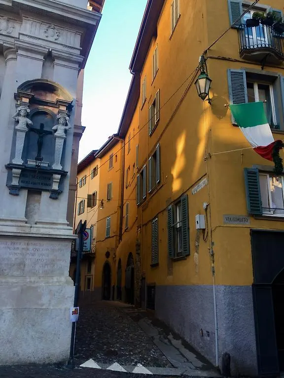 Casa Vacanze Piazza Vecchia Bergamo 0*,  Italy